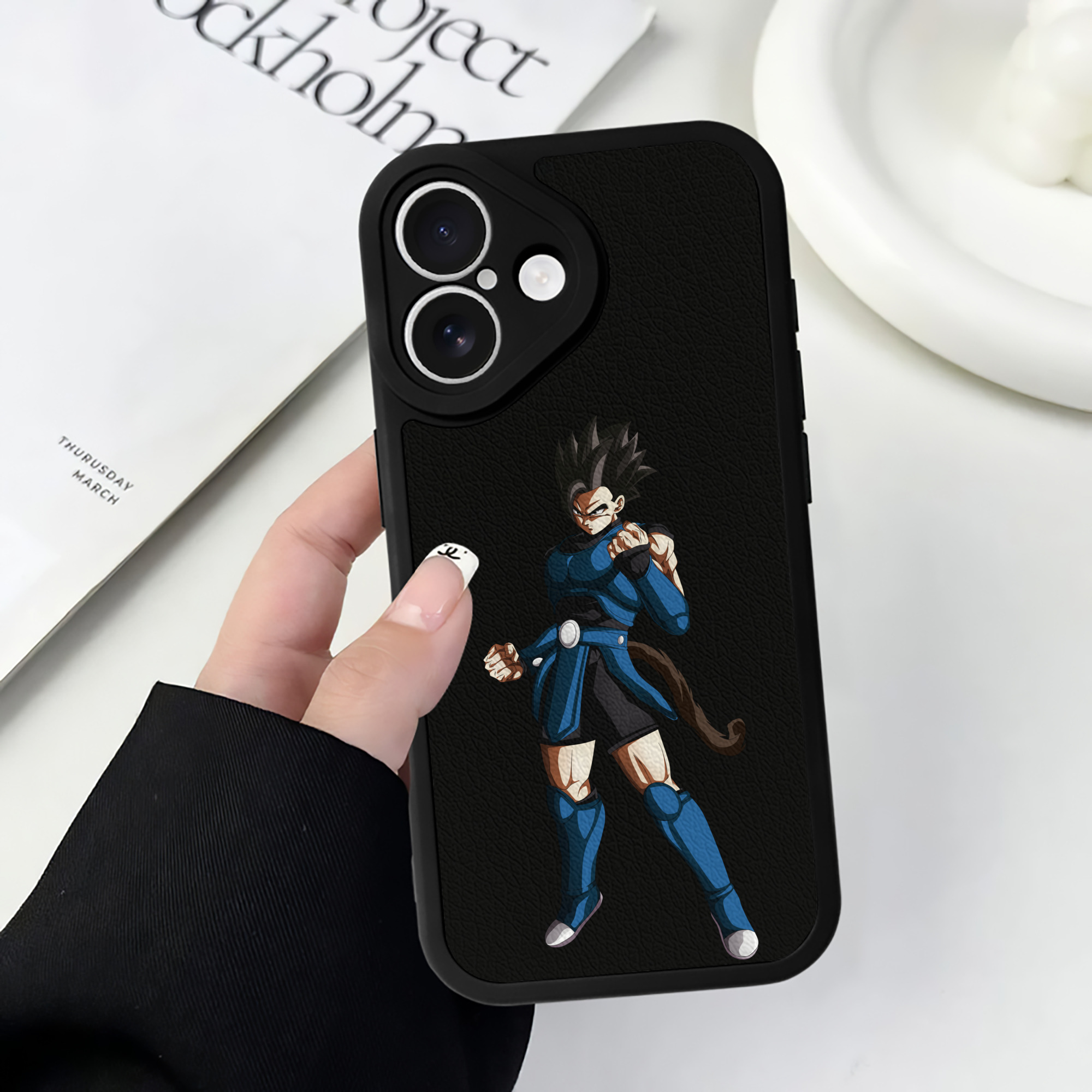 （画像用） ドラゴンボール 孫 悟飯（そんごはん）DRAGON BALL Son Gohan 【iPhone 16シリーズ対応】シリコンスマホケース（レザー調） 材質：シリコン